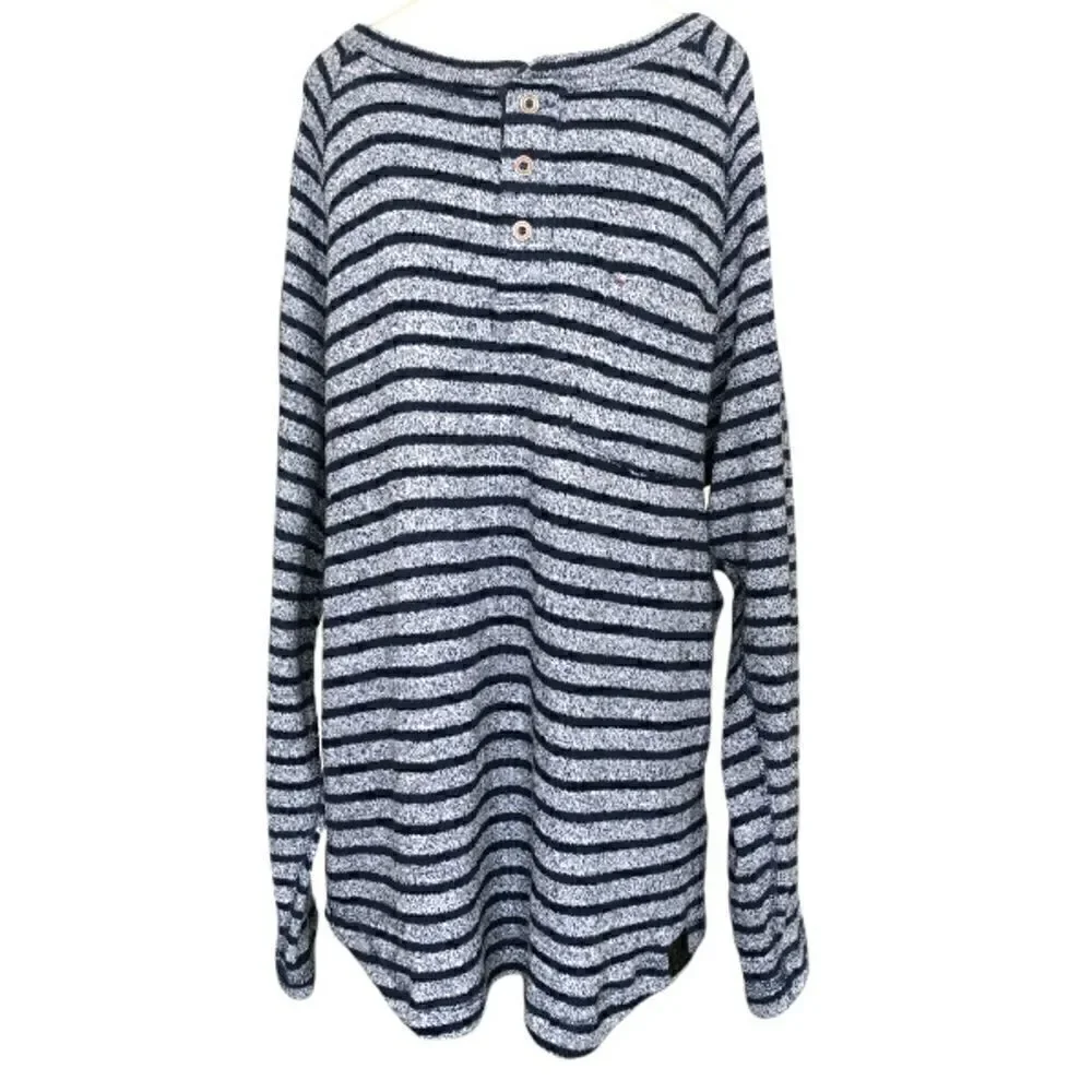 Men’s Airwalk size Large blue/gray striped sweater